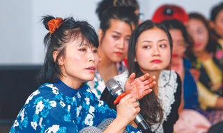 Nghệ sĩ Moi Trần trò chuyện trong workshop về “Hiệu ứng Bolero” ảnh: Miên Trần