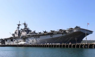 Tàu đổ bộ tấn công USS Wasp của hải quân Mỹ đến Philippines tập trận, tháng 4/2019 (EPA) 