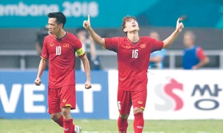 Minh Vương (phải) vừa bị loại khỏi ÐTVN Ảnh: VT