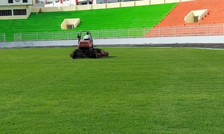 Sân Quy Nhơn mang diện mạo mới sau khi được tân trang ảnh: Anh Cường