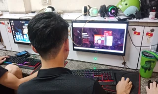 Trẻ tìm đến game phần lớn do sự thiếu quan tâm của bố mẹ Ảnh: Đức Văn 