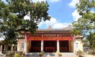 Ngôi chánh điện trong phủ Kiên Thái Vương - nơi thờ 5 vị vua triều Nguyễn