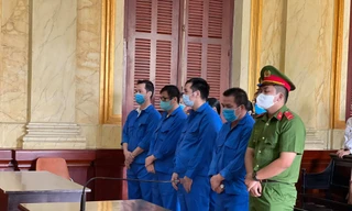 Các bị cáo tại phiên xử sơ thẩm Ảnh: Tân Châu