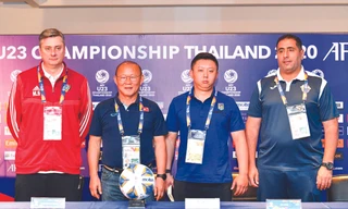 HLV Park Hang Seo tỏ ra vui vẻ trước khi cùng ĐT U23 Việt Nam chính thức bước vào chiến dịch U23 châu Á ảnh: HỮU PHẠM 