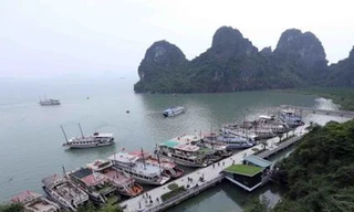 Vịnh Hạ Long bị “tấn công”