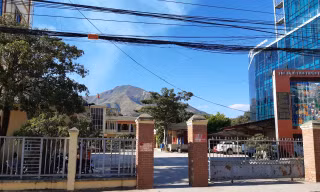 Trụ sở Công an huyện Tuần Giáo ( Điện Biên), nơi xảy ra vụ tố hợp thức gỗ lậu Ảnh: Ngân Hà