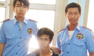 Vệ sĩ 'tung cước' hạ cướp giữa phố