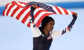Nữ vận động viên da màu đi vào lịch sử Olympic mùa đông