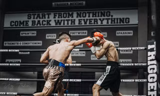 Trần Văn Thảo hạ knock-out võ sĩ bất bại người Thái Lan Phayom Boonrueang