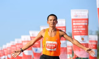Lê Văn Tuấn là một trong hai VĐV marathon tham dự SEA Games 31 trên sân nhà