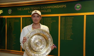Tay vợt gốc Nga từ chối trả lời về quốc tịch khi vô địch Wimbledon