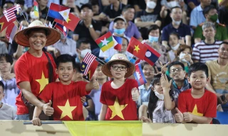 Ấn tượng bầu không khí cuồng nhiệt trên sân Thiên Trường 