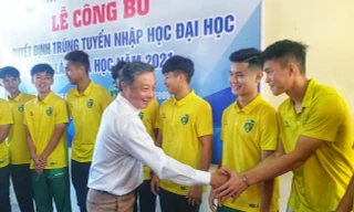 20 cầu thủ Học viện NutiFood trúng tuyển đại học 