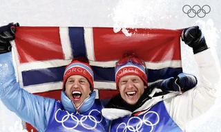 Hai anh em ruột đi vào lịch sử khi cùng giành huy chương cá nhân tại Olympic mùa đông 