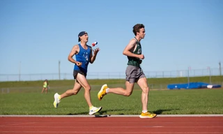 Runner lập kỷ lục Guinness vừa chạy 10km vừa tung hứng bóng 