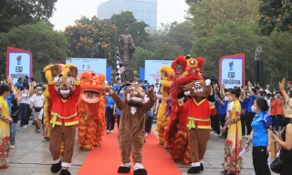 Người dân Thủ đô hưởng ứng Lễ phát động đếm ngược 31 ngày tới SEA Games 31 