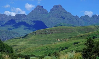 ‘Vương quốc của bầu trời’ là biệt danh của nước nào?