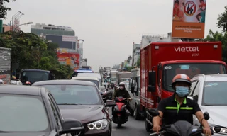 Cửa ngõ Tân Sơn Nhất kẹt cứng như cao điểm Tết