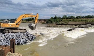 Khắc phục sự cố vỡ đập tràn Bara Đô Lương