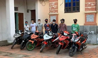 Phạt tiền nhóm thanh niên tụ tập, không đeo khẩu trang giữa mùa dịch