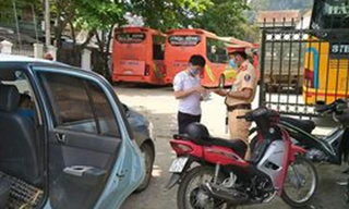 Phát hiện tài xế chở khách từ Hà Nội về Nghệ An bất chấp lệnh cấm