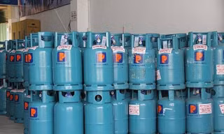 Giá gas giảm 24.000 đồng/bình 12kg từ ngày 1/12.