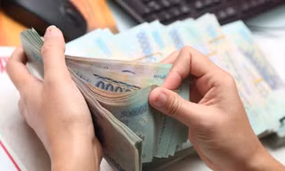 Lãi suất ngân hàng đồng loạt giảm sau cuộc họp ‘nóng' của tân Thống đốc 