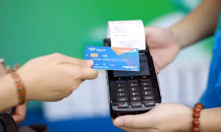Thẻ chip mã hóa thông tin để tăng bảo mật dữ liệu, thanh toán an toàn, không tiếp xúc