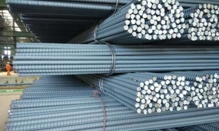 Giá thép xây dựng tiếp tục điều chỉnh tăng sau thời gian tạm lắng.