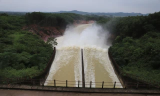 Hồ Kẻ Gỗ tăng lưu lượng xả lũ vào ngày mai