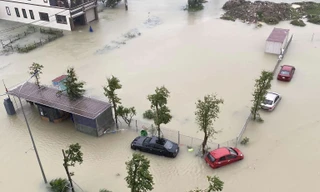 Mưa trắng trời, TP Hà Tĩnh chìm trong ngập lụt lịch sử chưa từng có