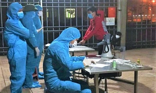 9 người vượt biên trốn cách ly