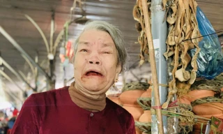 Tiểu thương chợ Hà Tĩnh khóc ròng vì hàng hóa hư hỏng sau cơn lũ lịch sử