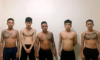 Bắt nhóm thanh niên cầm dao hỗn chiến trong đêm