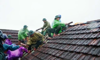 Chưa đầy 1 phút lốc xoáy, 29 nhà dân ở Hà Tĩnh hư hỏng