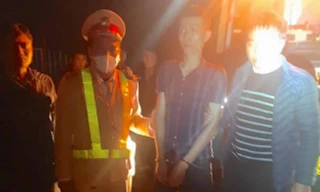 ‘Cẩu tặc’ dùng ớt bột, roi điện chống trả khi bị dân vây bắt