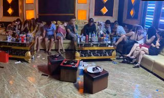 Gần 80 dân chơi 'mở tiệc' ma túy trong quán karaoke giữa mùa dịch COVID-19