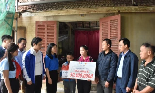 Tuổi trẻ Thủ đô trao hàng nghìn suất quà hướng về miền Trung ruột thịt