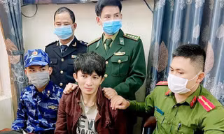 Đối tượng Vũ bị công an bắt giữ