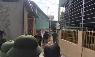 Kéo bạt che nắng, 3 người bị điện giật tử vong