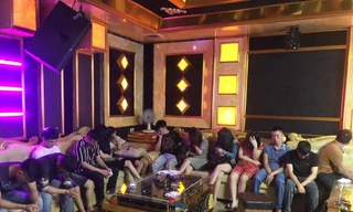 Bắt 13 đối tượng nam nữ sử dụng ma túy trong quán karaoke