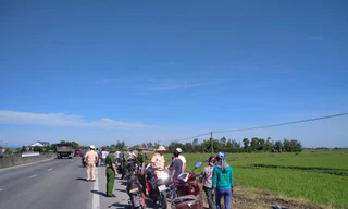 Điều tra nguyên nhân người đàn ông tử vong dưới ruộng lúa