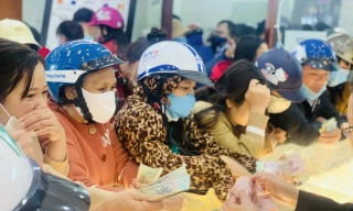 Người Hà Tĩnh, Cần Thơ đổ xô mua vàng ngày Vía Thần Tài