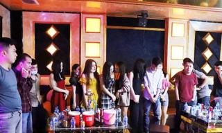 Trinh sát kể phút đột kích bắt 76 dân chơi dự 'đại tiệc ma túy' giữa dịch COVID-19