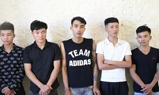 Bắt 5 đối tượng cướp ô tô, ép tài xế ký nợ 250 triệu đồng