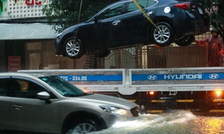 Mưa như trút, thành Vinh ‘thất thủ’