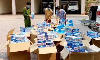 50.000 chiếc khẩu trang y tế bị lực lượng chức năng phát hiện thu giữ. Ảnh: CAHT