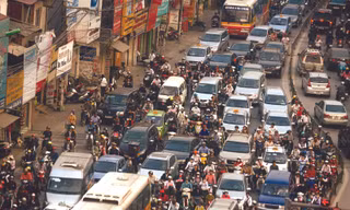 Thuế, phí đè bẹp ô tô