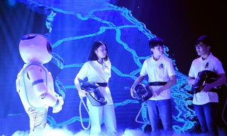 Học sinh sáng tạo mũ di động phòng dịch COVID-19