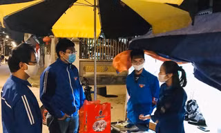 Thanh niên trực xuyên đêm nơi cửa ngõ Thủ đô